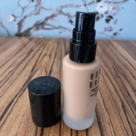 Bobbi Brown Weightless Skin Foundation SPF 15 Cool Natural - Picture 3 of 4